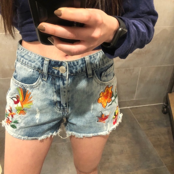 Q2 Embroidered Denim Shorts - Picture 12 of 12